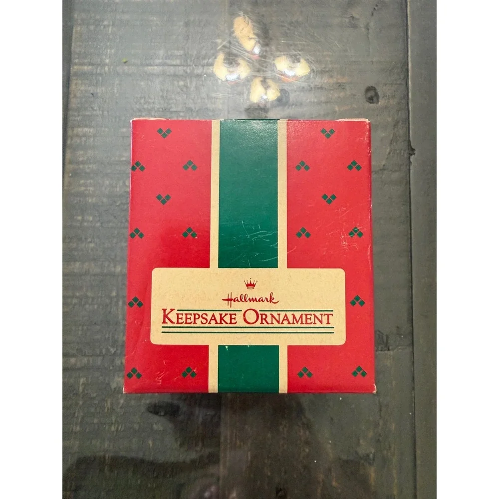 Vintage 1986 Hallmark Keepsake Ornament Tipping the Scales Santa Claus QX418-6